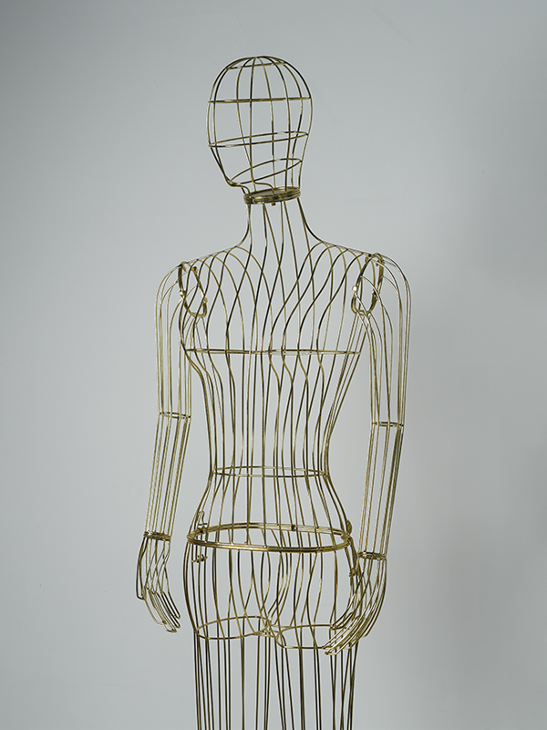 Metal wire mannequinsUNMW005 Unique Visual Merchandise